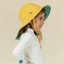 Chapeau Anti UV Bébé Réversible Jaune Et Bleu Imprimé SAVANE -Nager NABAIJI chapeau anti uv bebe reversible bleu et imprime palmiers 3