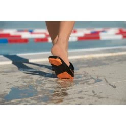 SANDALES NATATION HOMME SLAP 900 NOIR ORANGE -Nager NABAIJI sandales natation homme slap 900 noir orange 1